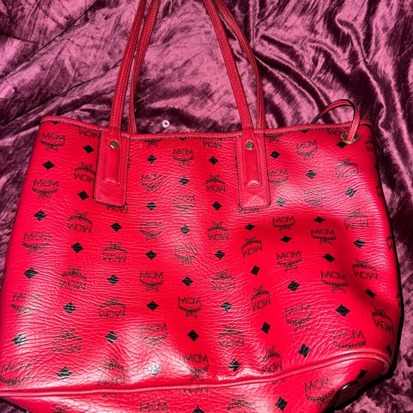 Authentic medium MCM purse with pouch included - Picture 3 of 5